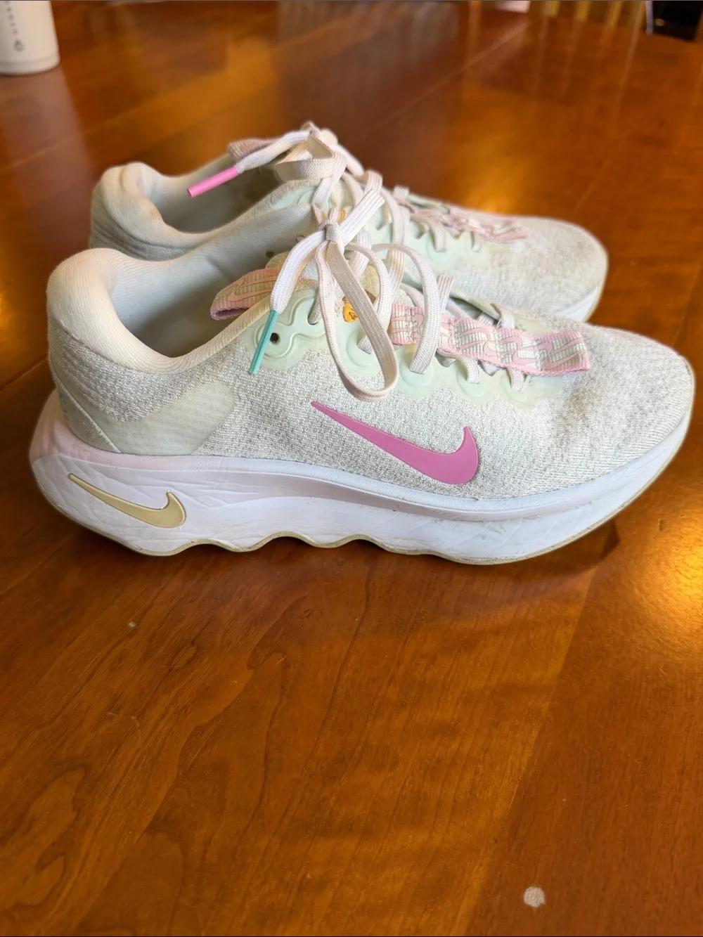 Womens size 6 Nike shoes - Picture 1 of 7